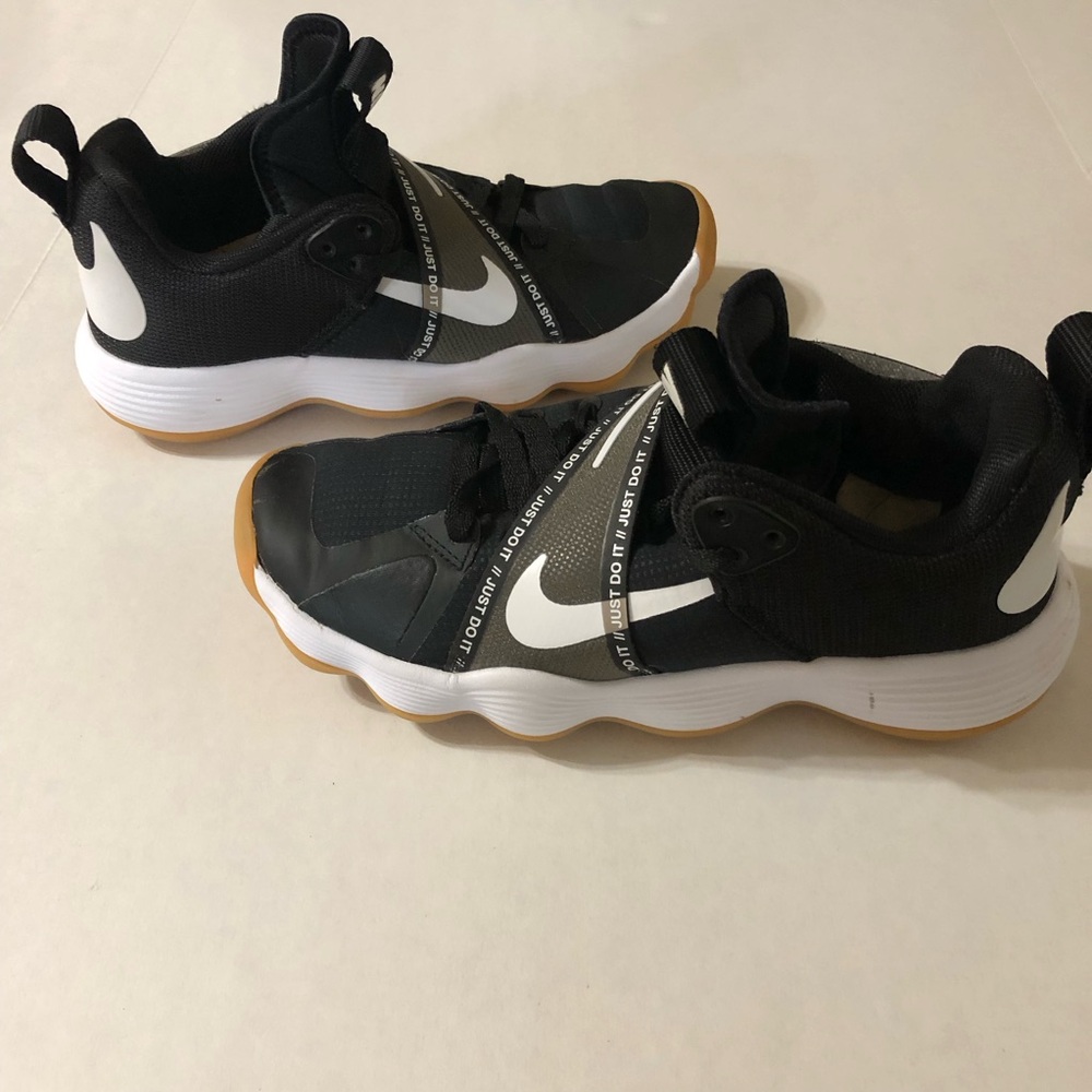 Nike Hyperset men’s size 7.5 black white CI2956-010 athletic tennis shoe sneaker